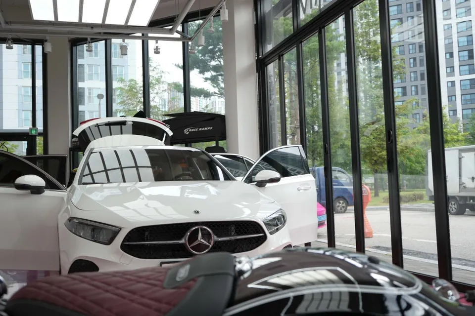 Mercedes-Benz A-Class dash cam - Mercedes-Benz A-Class Dash Cam Installation Review photo 2