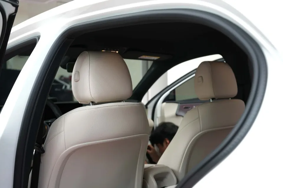 Mercedes-Benz A-Class dash cam - Mercedes-Benz A-Class Dash Cam Installation Review photo 3