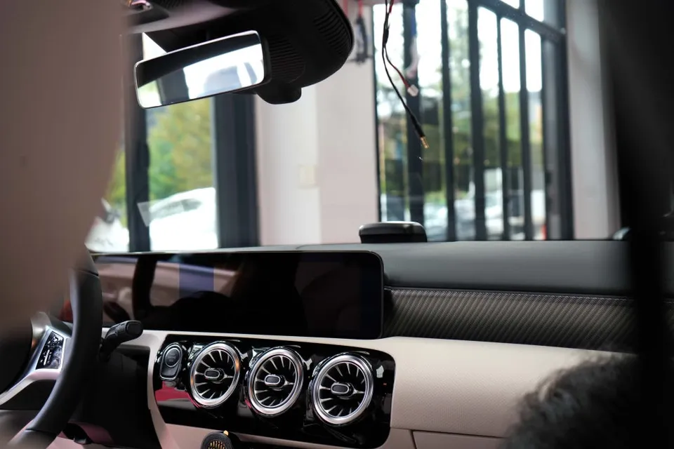 Mercedes-Benz A-Class dash cam - Mercedes-Benz A-Class Dash Cam Installation Review photo 5
