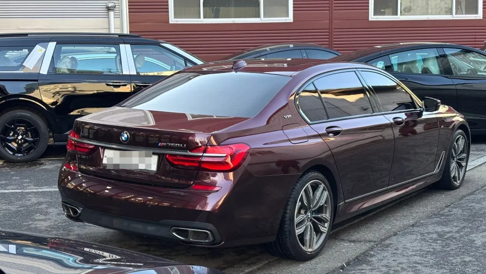 BMW 7 Seriesのカーラッピング事例|費用目安・仕上がり 施工写真 3-1