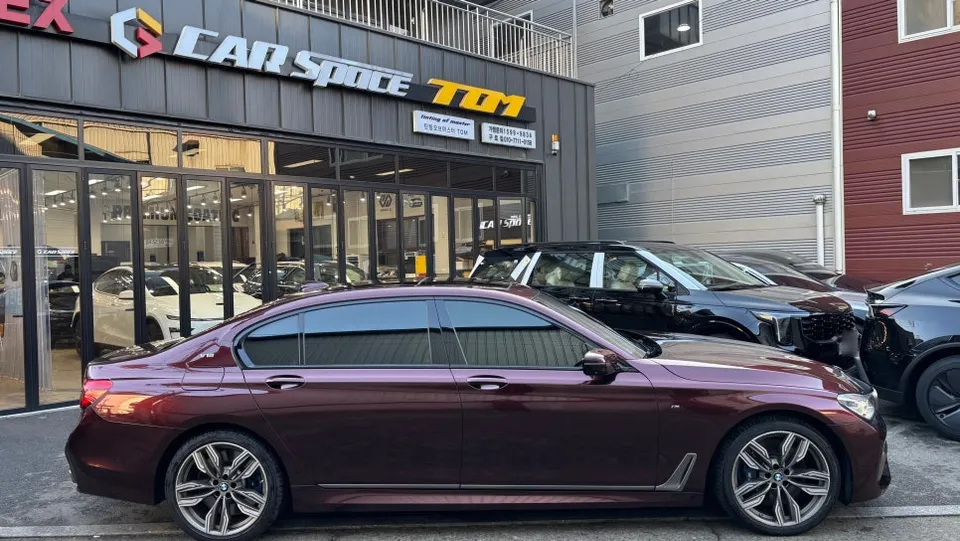 BMW 7 Seriesのカーラッピング事例|費用目安・仕上がり 施工写真 2-2