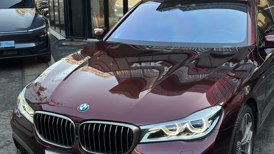 BMW 7 Seriesのカーラッピング事例|費用目安・仕上がり 施工写真 3-2