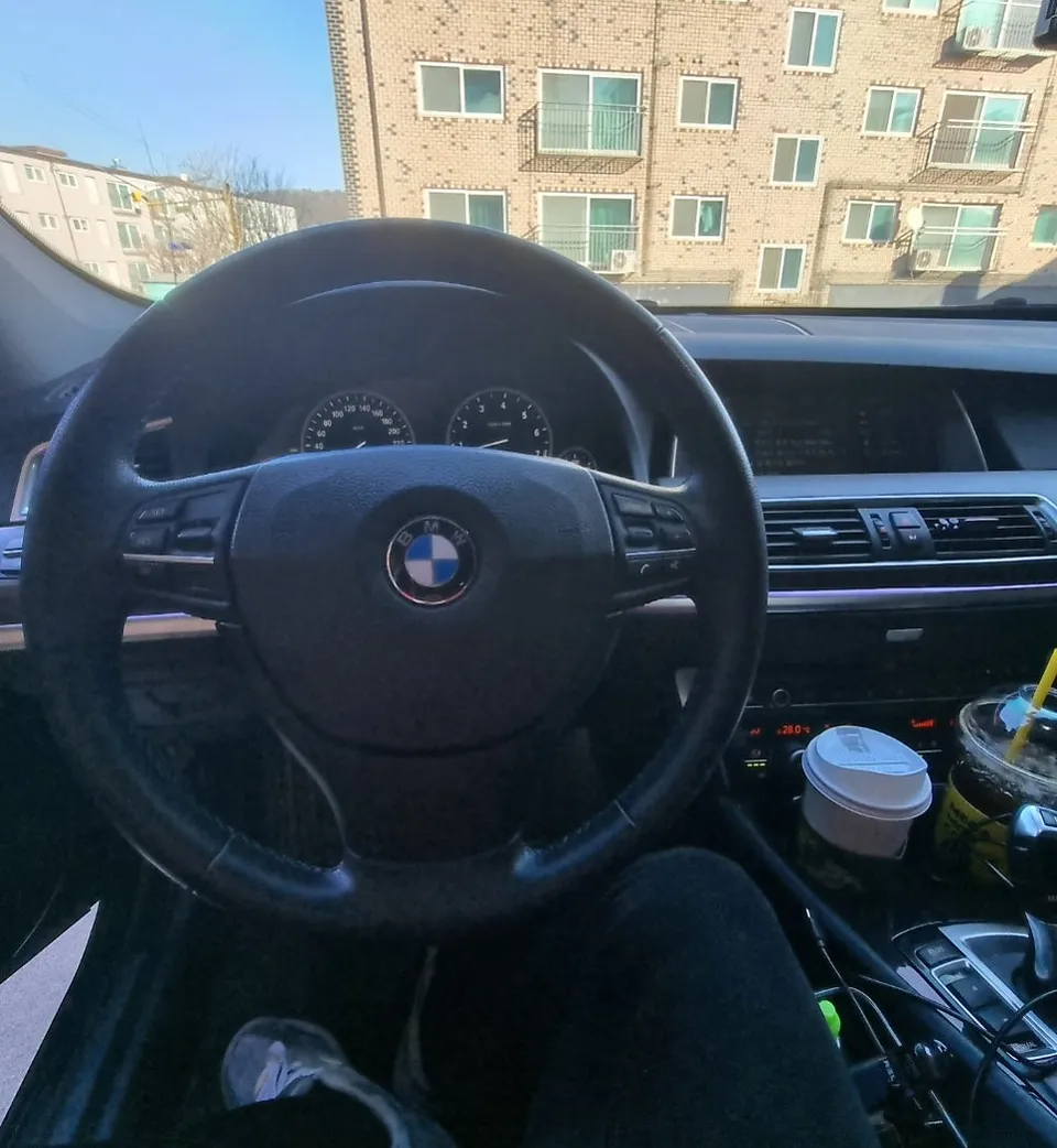 BMW 5 Series GT F07のAndroid Auto・CarPlay取付事例 施工写真 4-2