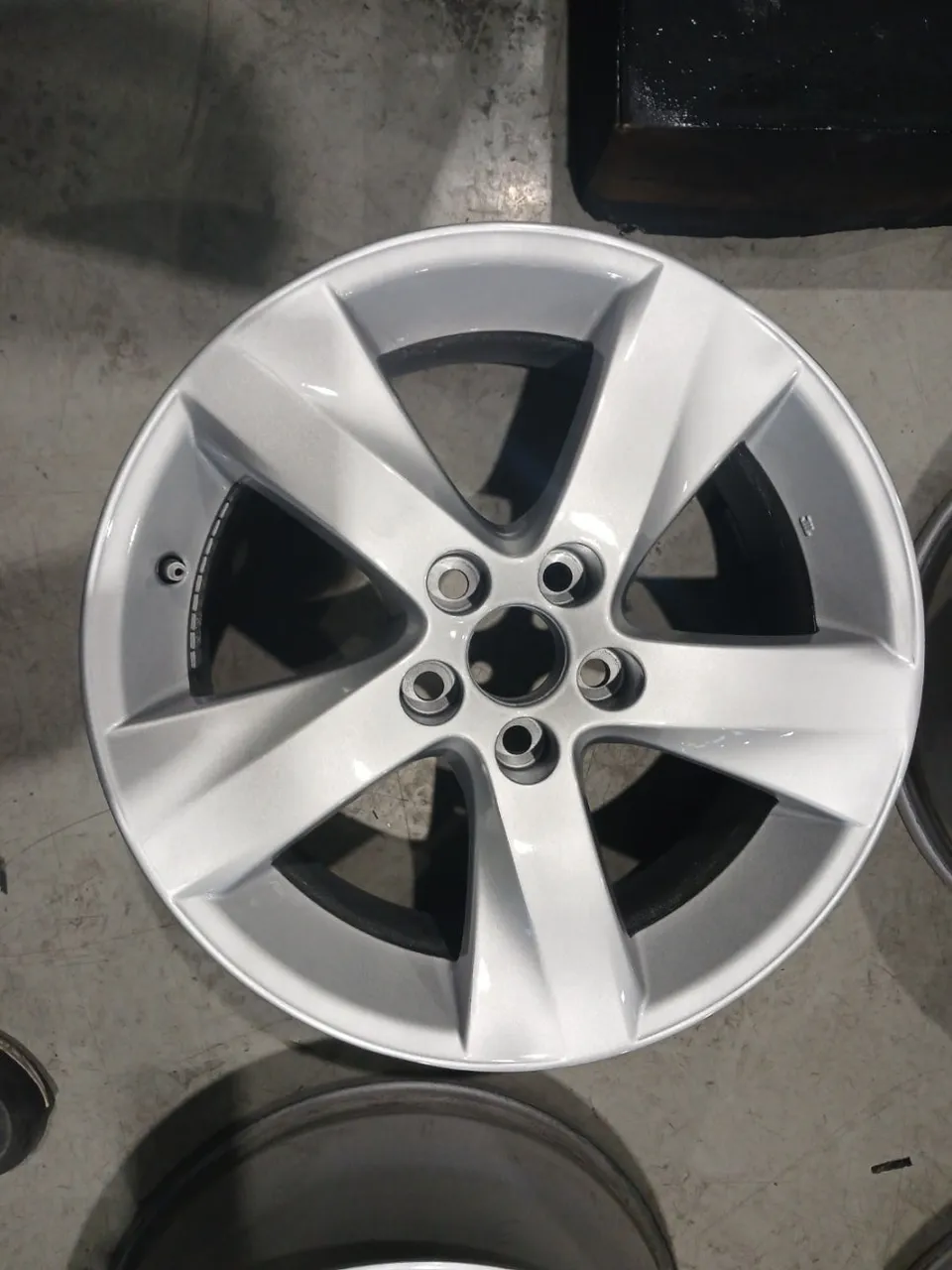 Lexus IS250 wheel repair - Lexus IS250 Wheel Repair & Refinishing — Same-Day Silver Finish photo 4