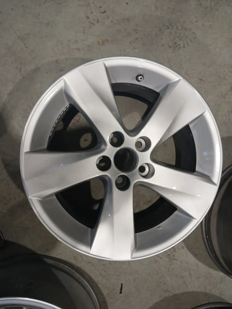 Lexus IS250 wheel repair - Lexus IS250 Wheel Repair & Refinishing — Same-Day Silver Finish photo 5