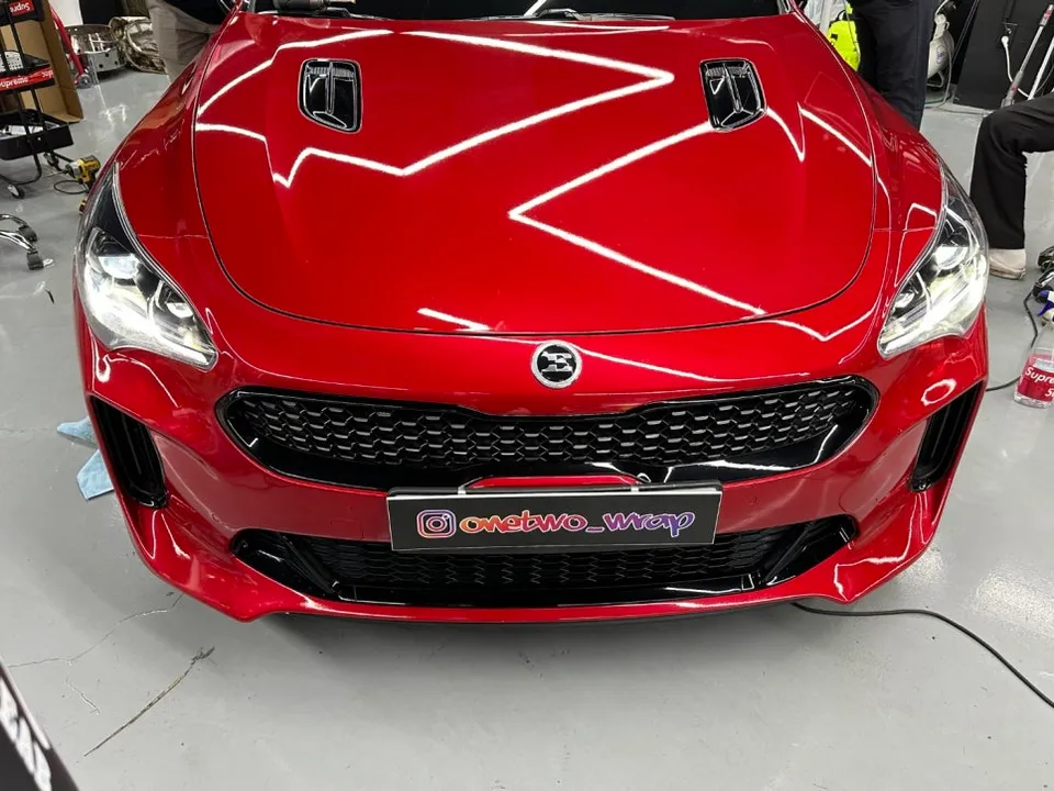 Kia Stingerのカーラッピング事例｜費用目安・仕上がり 写真
