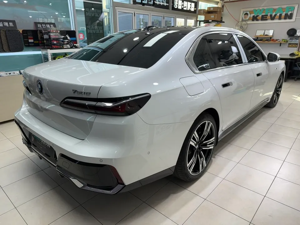 BMW 7 Series G70 ppf - BMW 7 Series G70 PPF Review: Full Wrap Cost & Results photo 4
