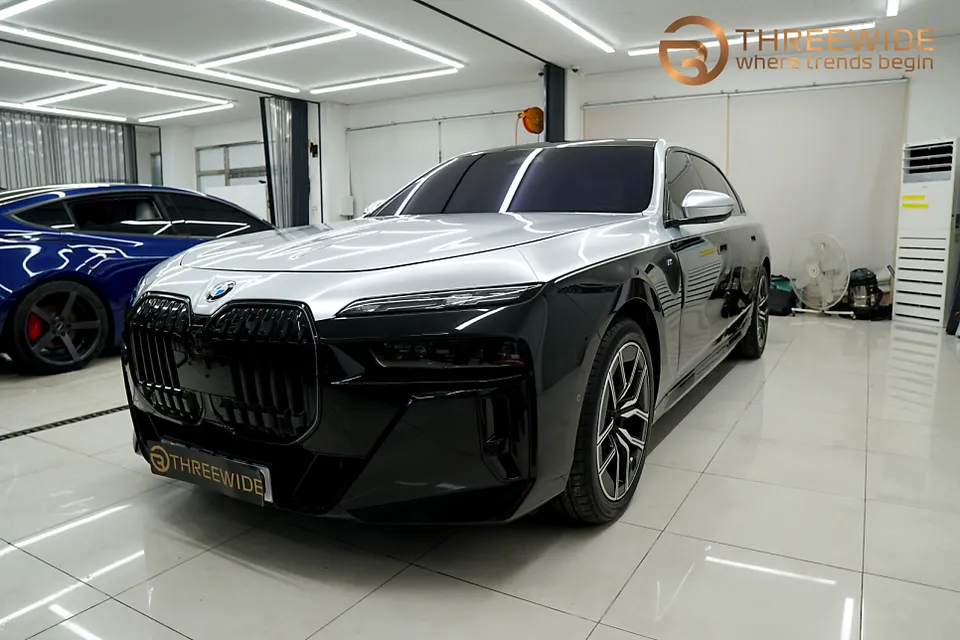 BMW 7 Seriesのカーラッピング事例|デュオトーン&クロームデリート 施工写真 1-3
