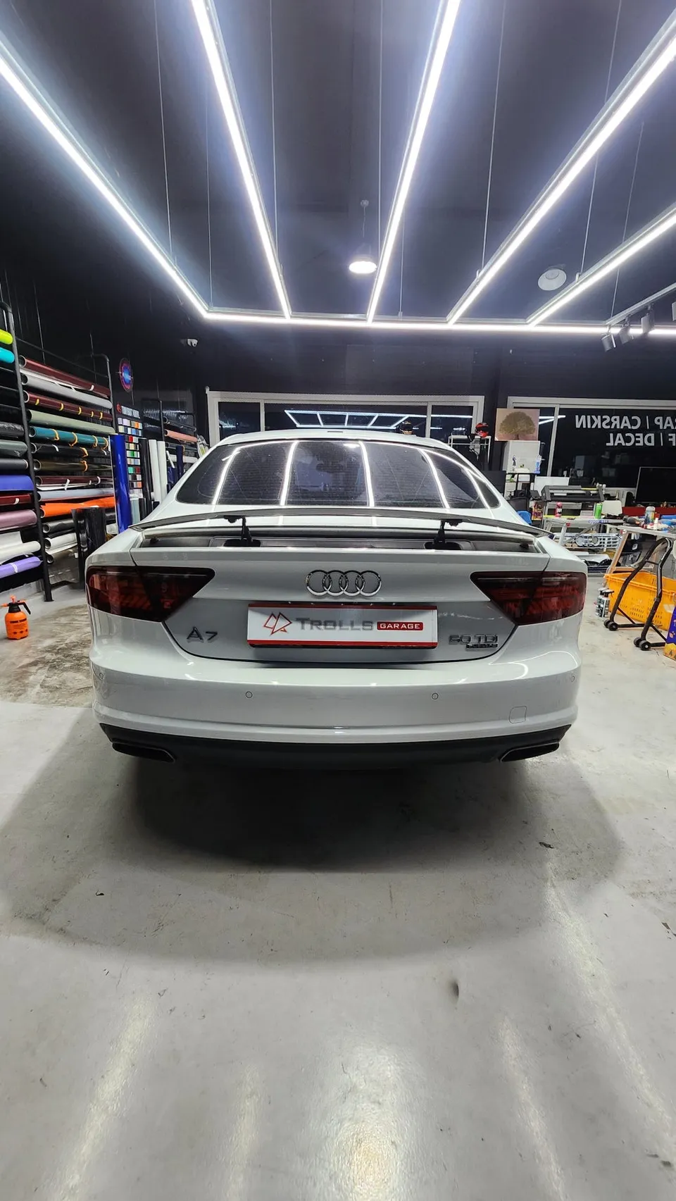 Audi A7のカーラッピング事例|高光沢フィルムで高級感アップ 施工写真 1-2