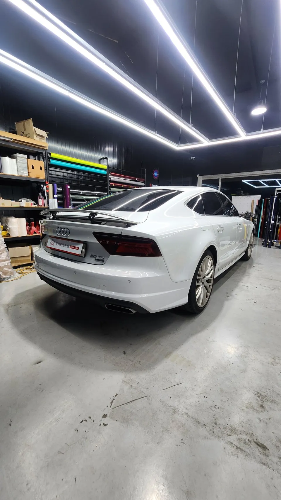 Audi A7のカーラッピング事例|高光沢フィルムで高級感アップ 施工写真 2-2
