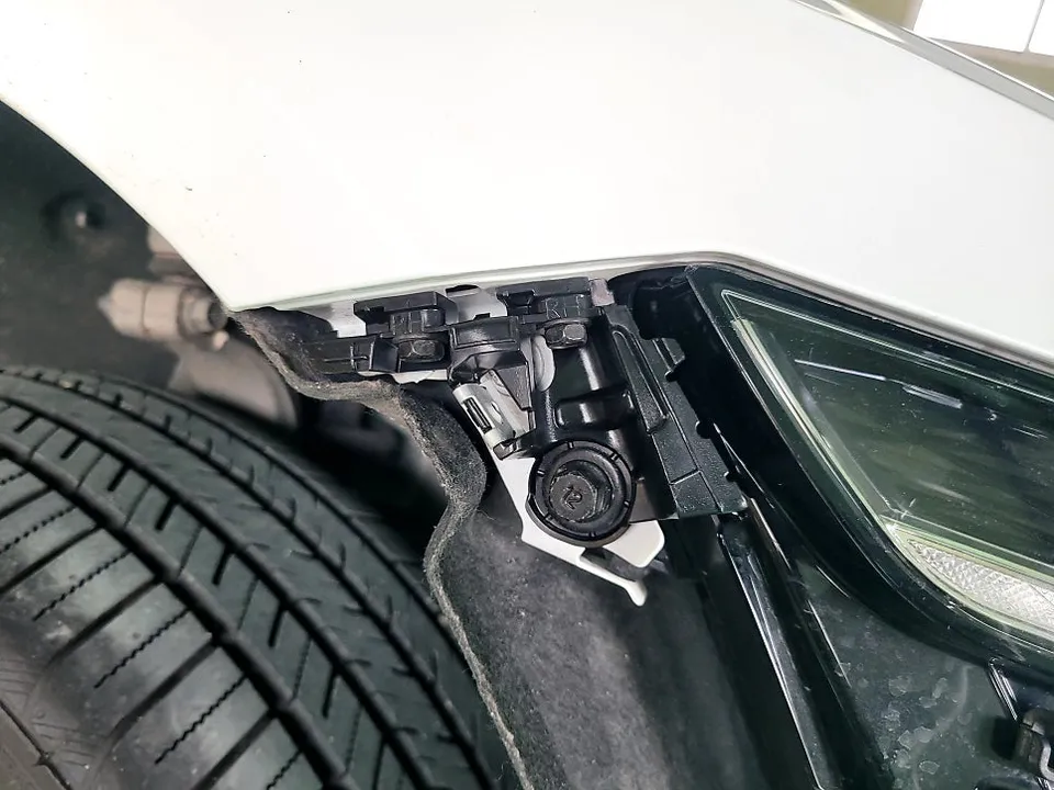 Genesis G80 around view - Genesis G80 Around View Monitor Review: Enhanced Visibility photo 4
