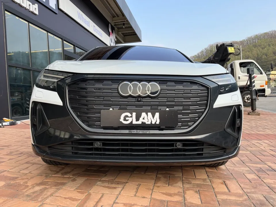 Audi Q4 e-tronのカーラッピング事例|費用目安・仕上がり 施工写真 2-1