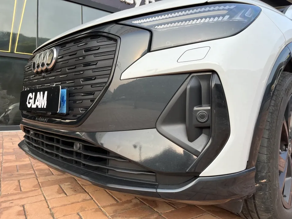 Audi Q4 e-tronのカーラッピング事例|費用目安・仕上がり 施工写真 1-2
