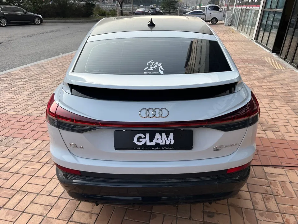Audi Q4 e-tronのカーラッピング事例|費用目安・仕上がり 施工写真 2-2
