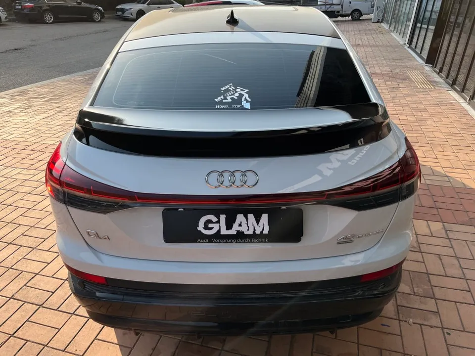 Audi Q4 e-tronのカーラッピング事例|費用目安・仕上がり 施工写真 3-2