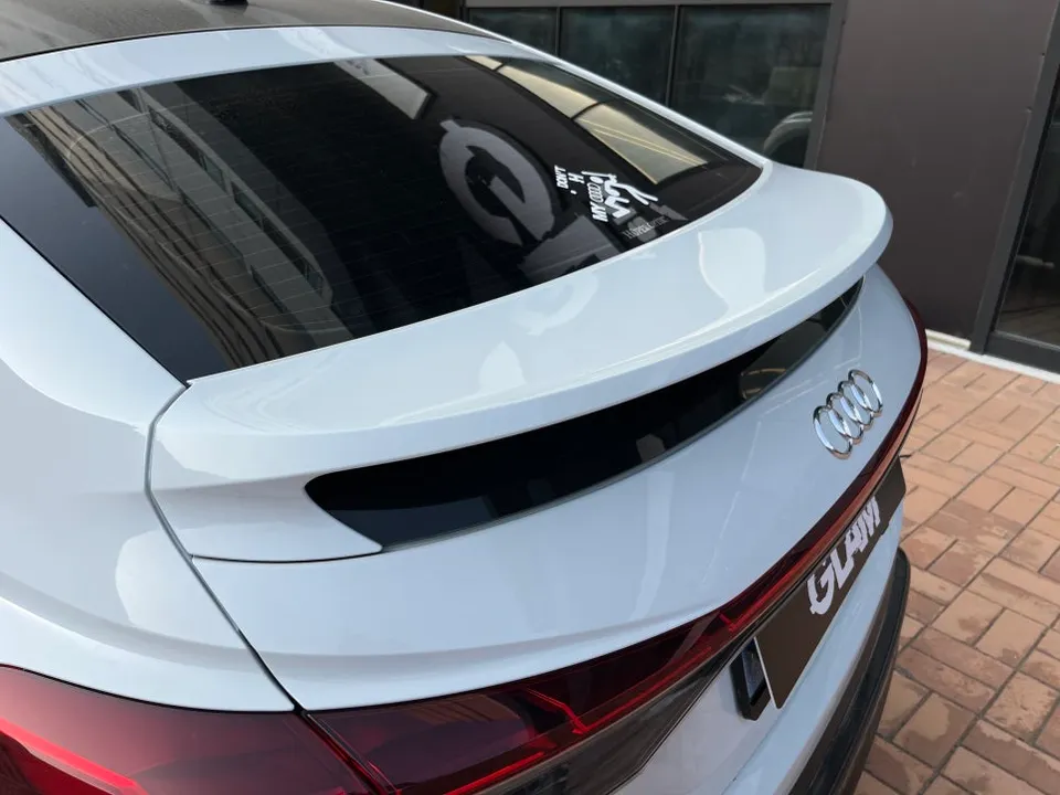 Audi Q4 e-tronのカーラッピング事例|費用目安・仕上がり 施工写真 1-3