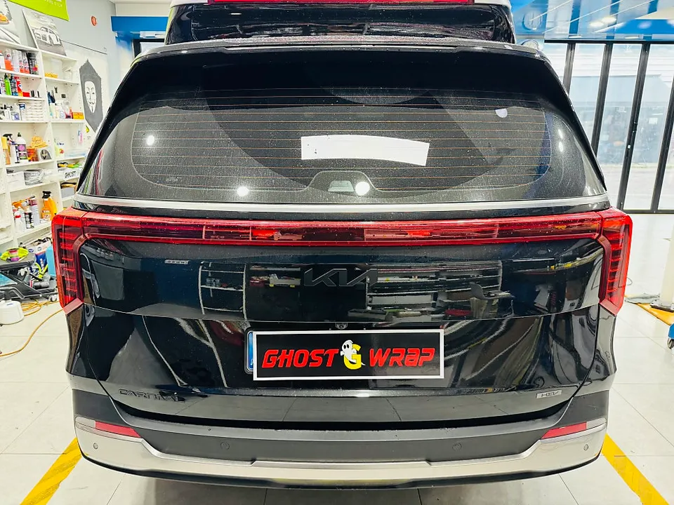 Kia Carnival Hi-Limousineのカーラッピング事例:クロームパーツの質感変化 施工写真 2-1