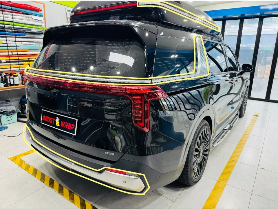Kia Carnival Hi-Limousineのカーラッピング事例:クロームパーツの質感変化 施工写真 1-2
