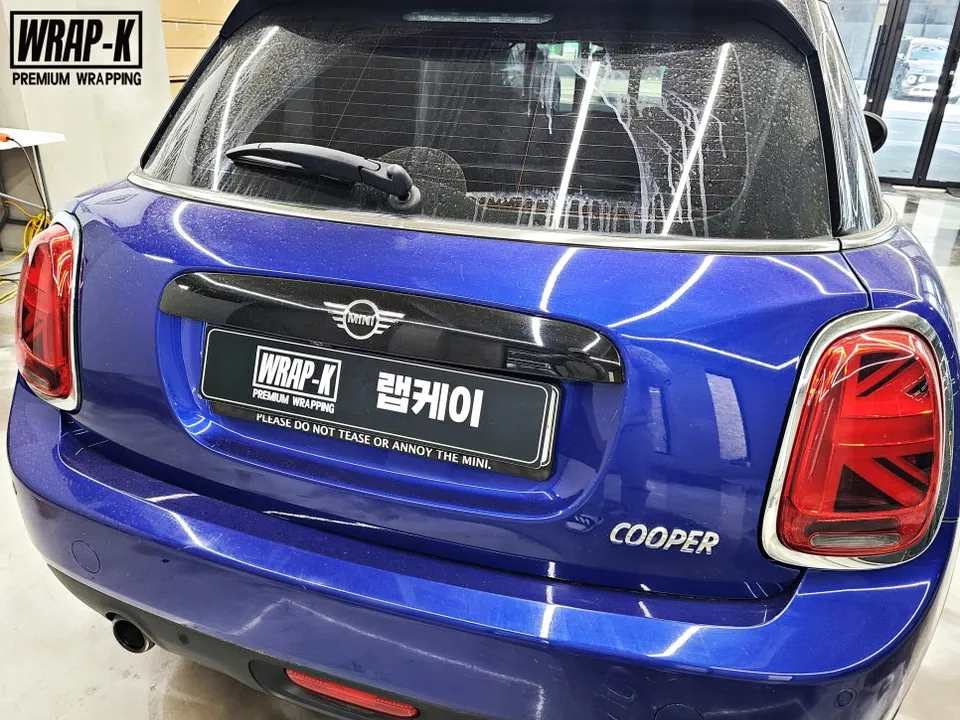 BMW MINI Cooperのカーラッピング事例｜費用目安・仕上がり 施工写真 3-1