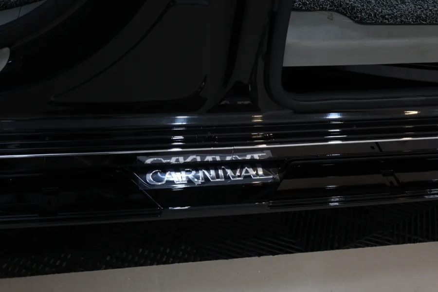 Kia Carnivalのカーフィルム施工事例｜断熱・スモーク効果 施工写真 3-3