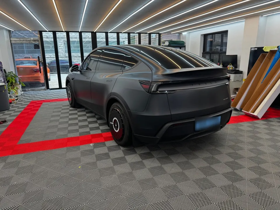 Tesla JuniperのPPF施工事例｜無光カラーの維持 施工写真 2-1