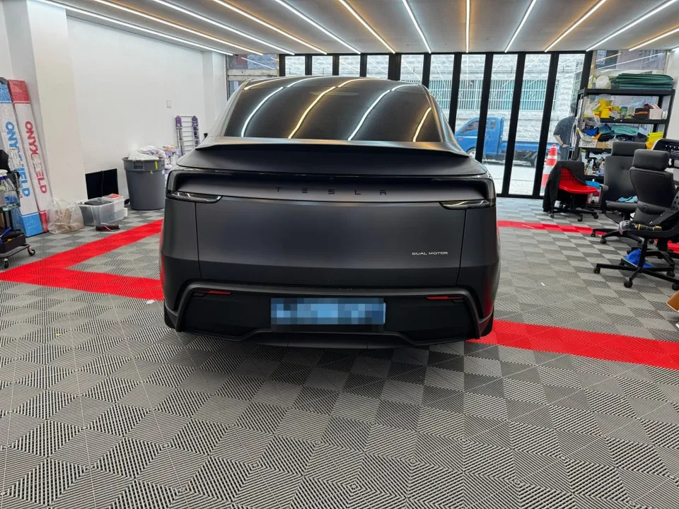 Tesla JuniperのPPF施工事例｜無光カラーの維持 施工写真 3-1