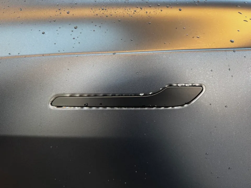 Tesla JuniperのPPF施工事例｜無光カラーの維持 施工写真 3-3