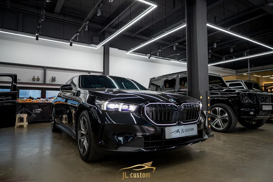BMW 520i G60 ambient lighting - BMW 520i Ambient Lighting Upgrade Review — Enhanced Aesthetics photo 3