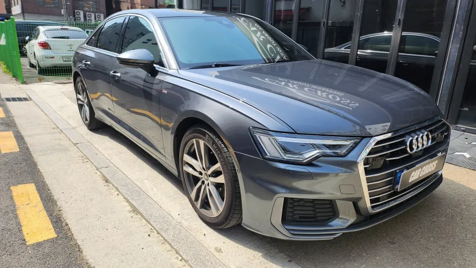Audi A6のPPF施工事例|クローム除去とボンネット保護 施工写真 2-1