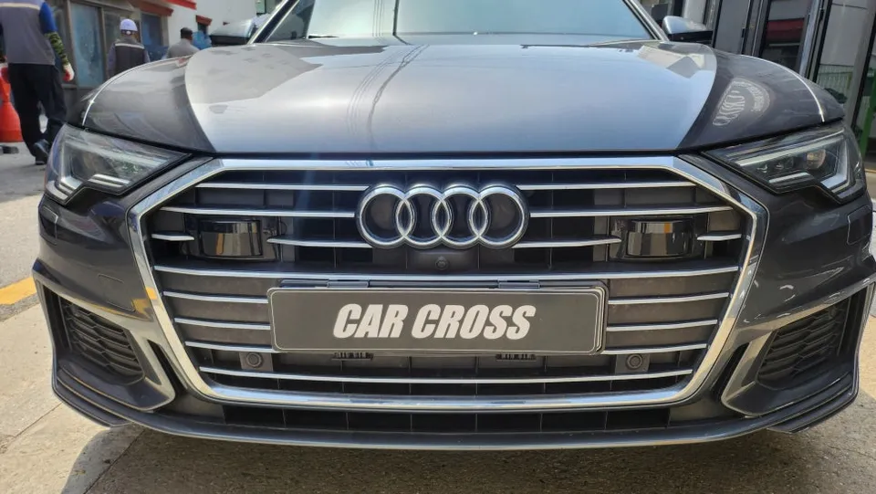 Audi A6のPPF施工事例|クローム除去とボンネット保護 施工写真 3-2