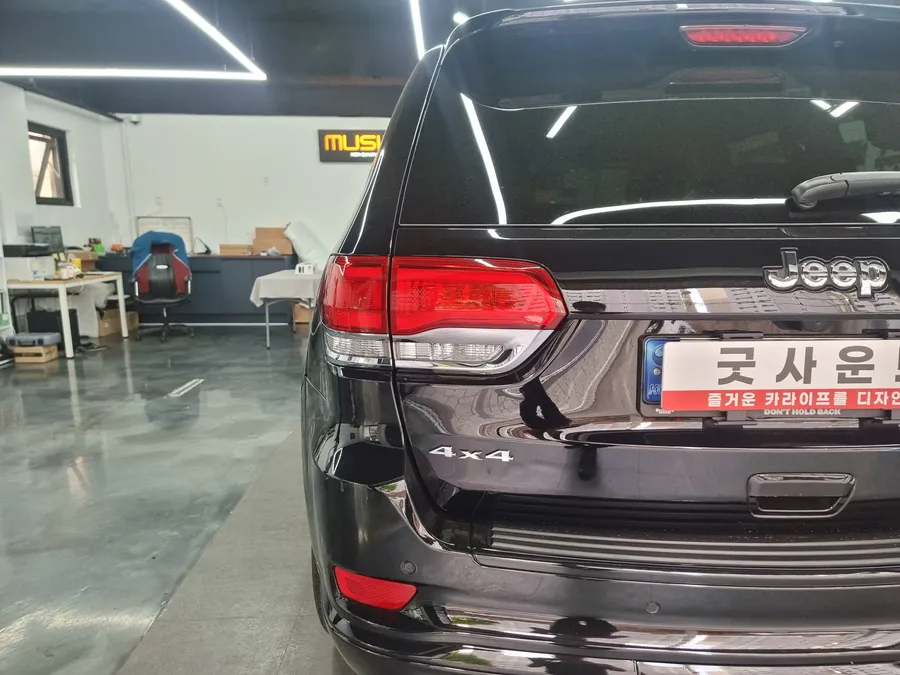 Jeep Grand CherokeeのPPF施工事例｜費用目安と仕上がり 施工写真 1-1