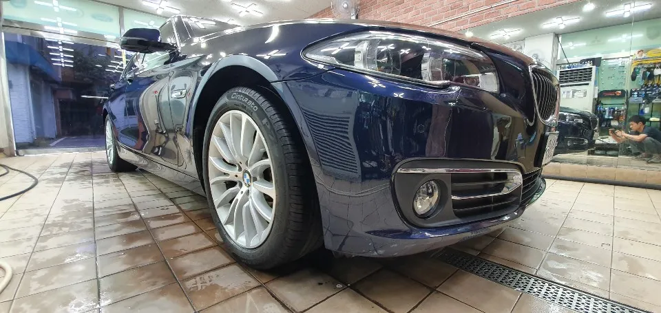 BMW 520d body repair - BMW 520d Bumper Painting Review: 50% Cost Savings with Spot Repai photo 4