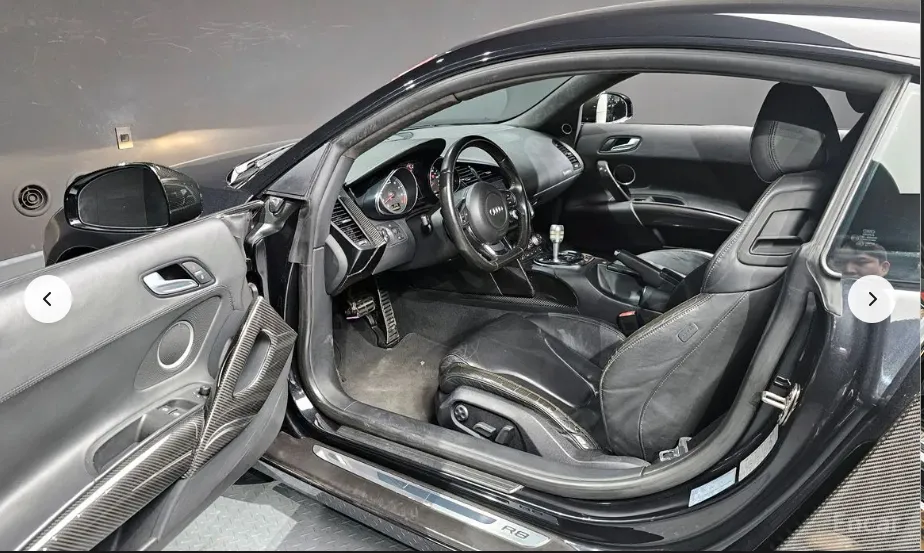 Audi R8 interior customization - Audi R8 Interior Customization Review: Alcantara Upgrade photo 3