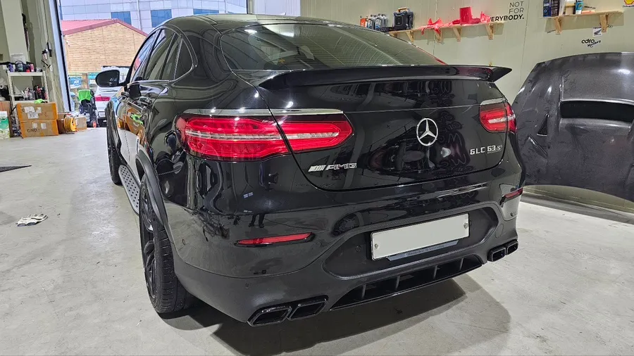 Mercedes-Benz GLCのカーラッピング事例|費用目安・注意点 施工写真 2-2