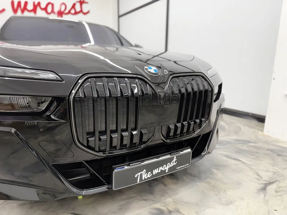 BMW 7 Series G70のカーラッピング事例 施工写真 2-2