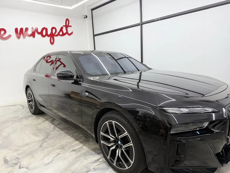 BMW 7 Series G70のカーラッピング事例 施工写真 4-2