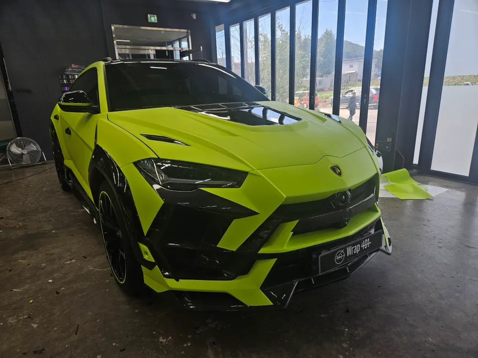 Lamborghini Urusのカーラッピング事例｜費用目安・仕上がり 施工写真 1-2