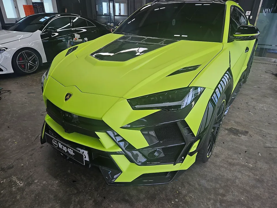 Lamborghini Urusのカーラッピング事例｜費用目安・仕上がり 施工写真 1-3