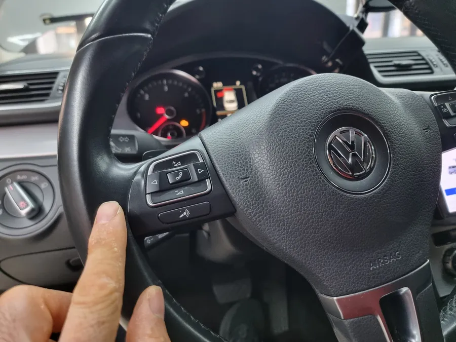 Volkswagen CCのAndroid Auto・CarPlay取付事例 施工写真 1-2
