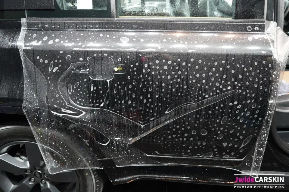 Land Rover DefenderのPPF施工事例｜費用目安と仕上がり 施工写真 3-3