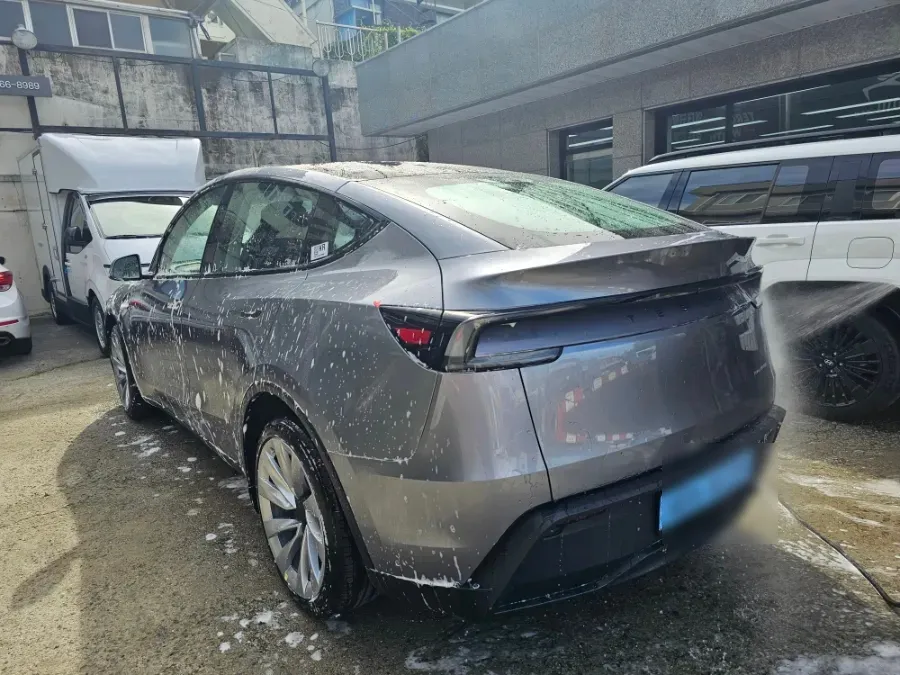 Tesla Model Y window tinting - Tesla Model Y Window Tinting Review — Enhanced Style & Comfort photo 4