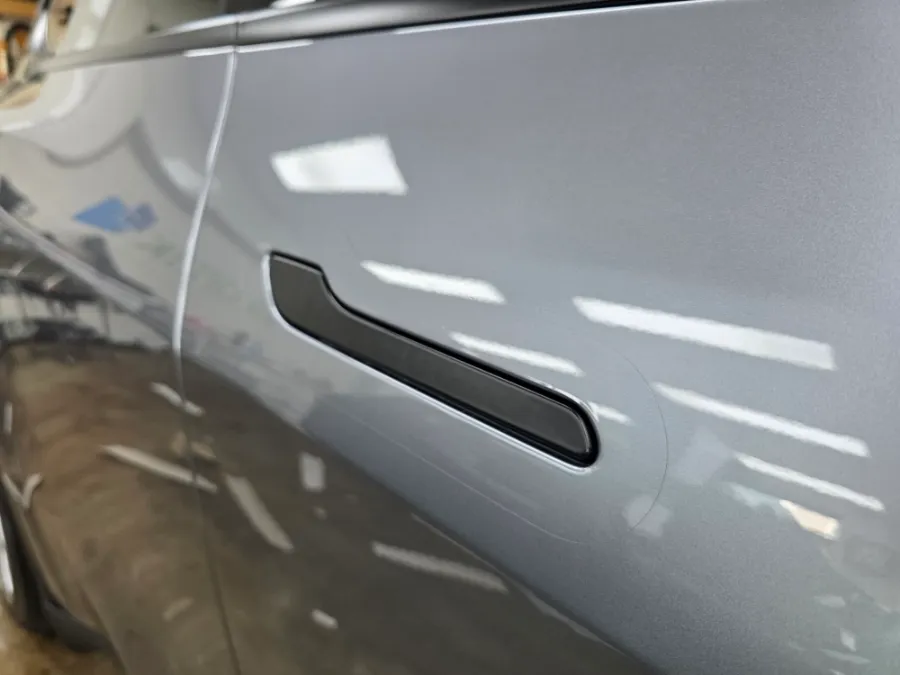 Tesla Model Yのカーフィルム施工事例|費用目安・仕上がり 施工写真 3-2
