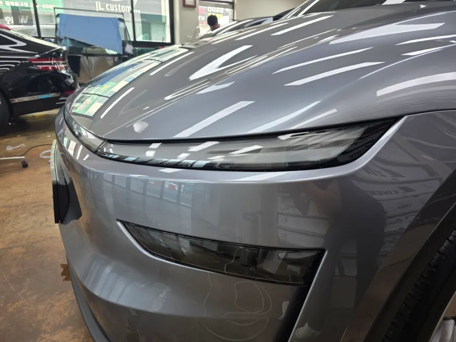 Tesla Model Yのカーフィルム施工事例|費用目安・仕上がり 施工写真 2-3