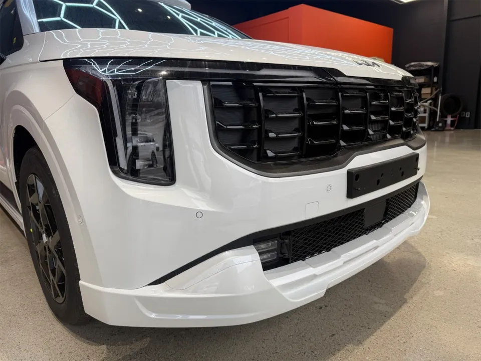 Kia Carnivalのカーフィルム施工事例｜断熱・スモーク効果 写真
