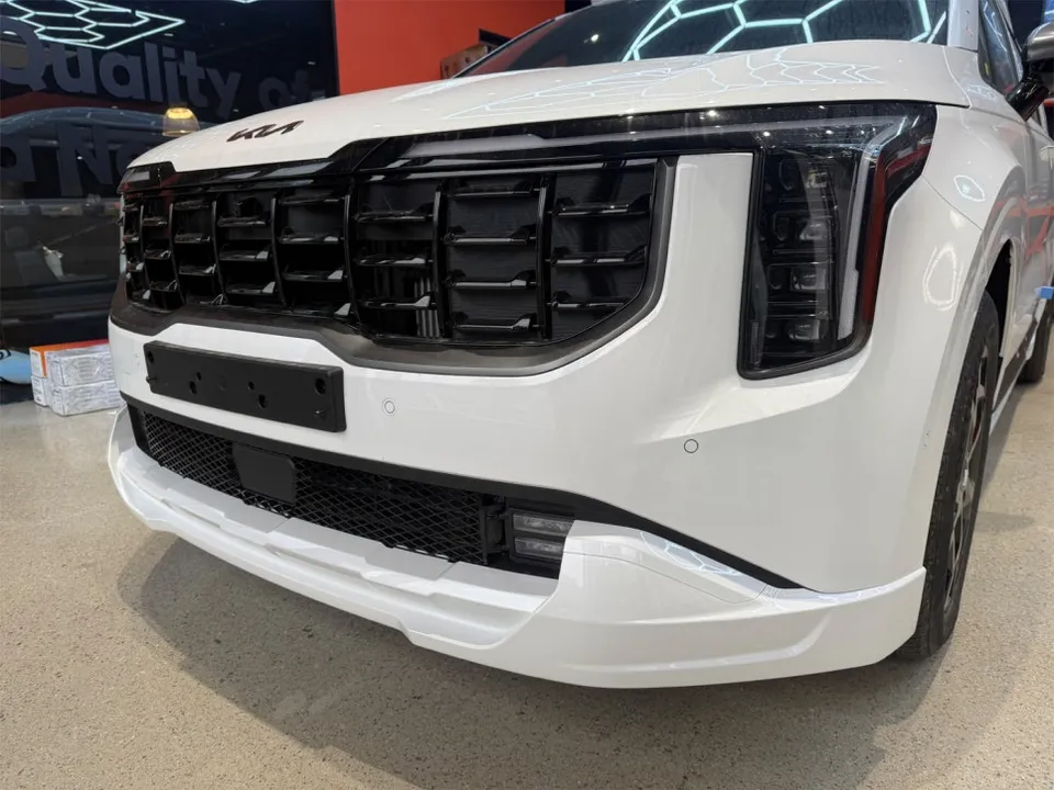 Kia Carnivalのカーフィルム施工事例｜断熱・スモーク効果 施工写真 1-1