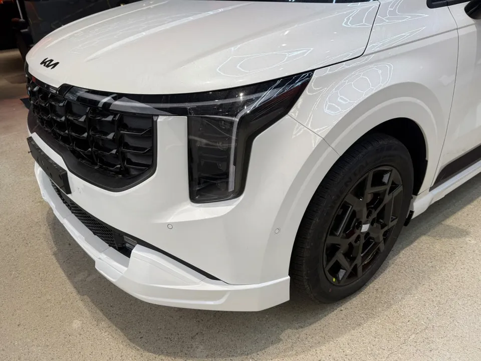Kia Carnivalのカーフィルム施工事例｜断熱・スモーク効果 施工写真 1-2