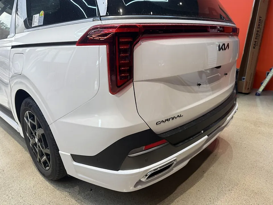 Kia Carnivalのカーフィルム施工事例｜断熱・スモーク効果 施工写真 1-3