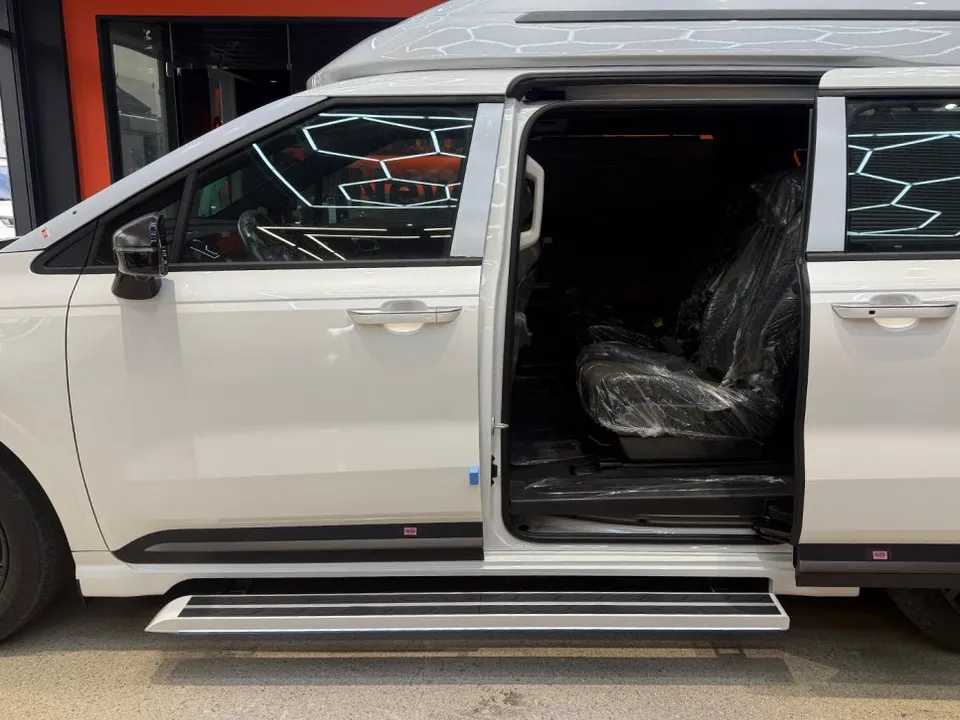 Kia Carnivalのカーフィルム施工事例｜断熱・スモーク効果 施工写真 3-3