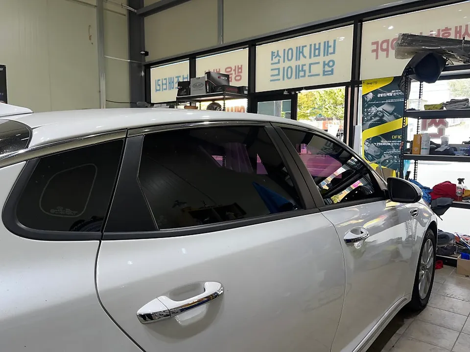 Kia K5のカーフィルム施工事例 施工写真 5