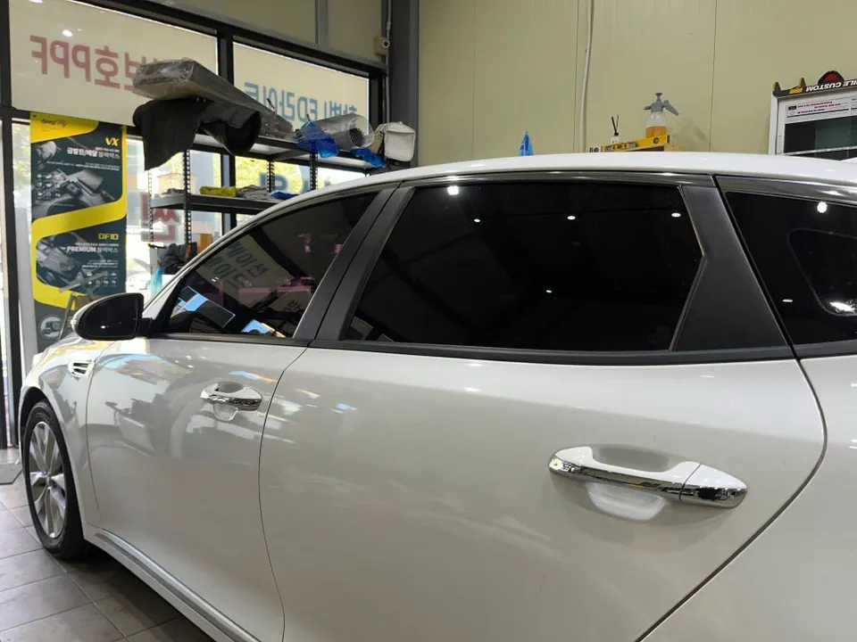 Kia K5のカーフィルム施工事例 施工写真 6